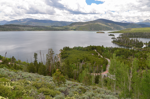 An image depicting the trail Upper Salt Lick Trail via Sluice Box Trail and its surrounding area.