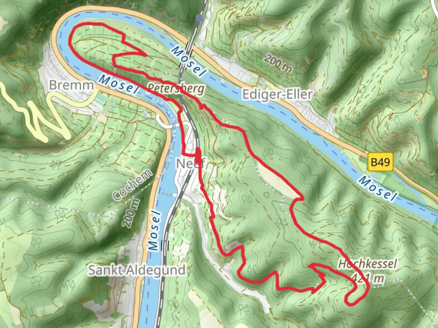 An image depicting the trail Aussichtspunkt Gipfelkreuz and Mosel via Moselsteig and its surrounding area.
