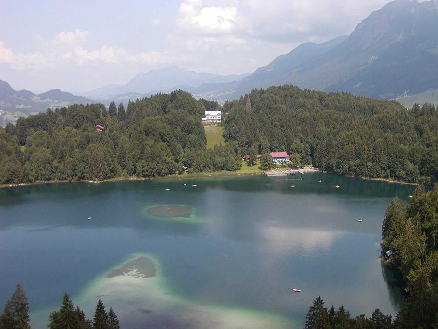 An image depicting the trail Freibergsee Loop via Oberstdorf and its surrounding area.