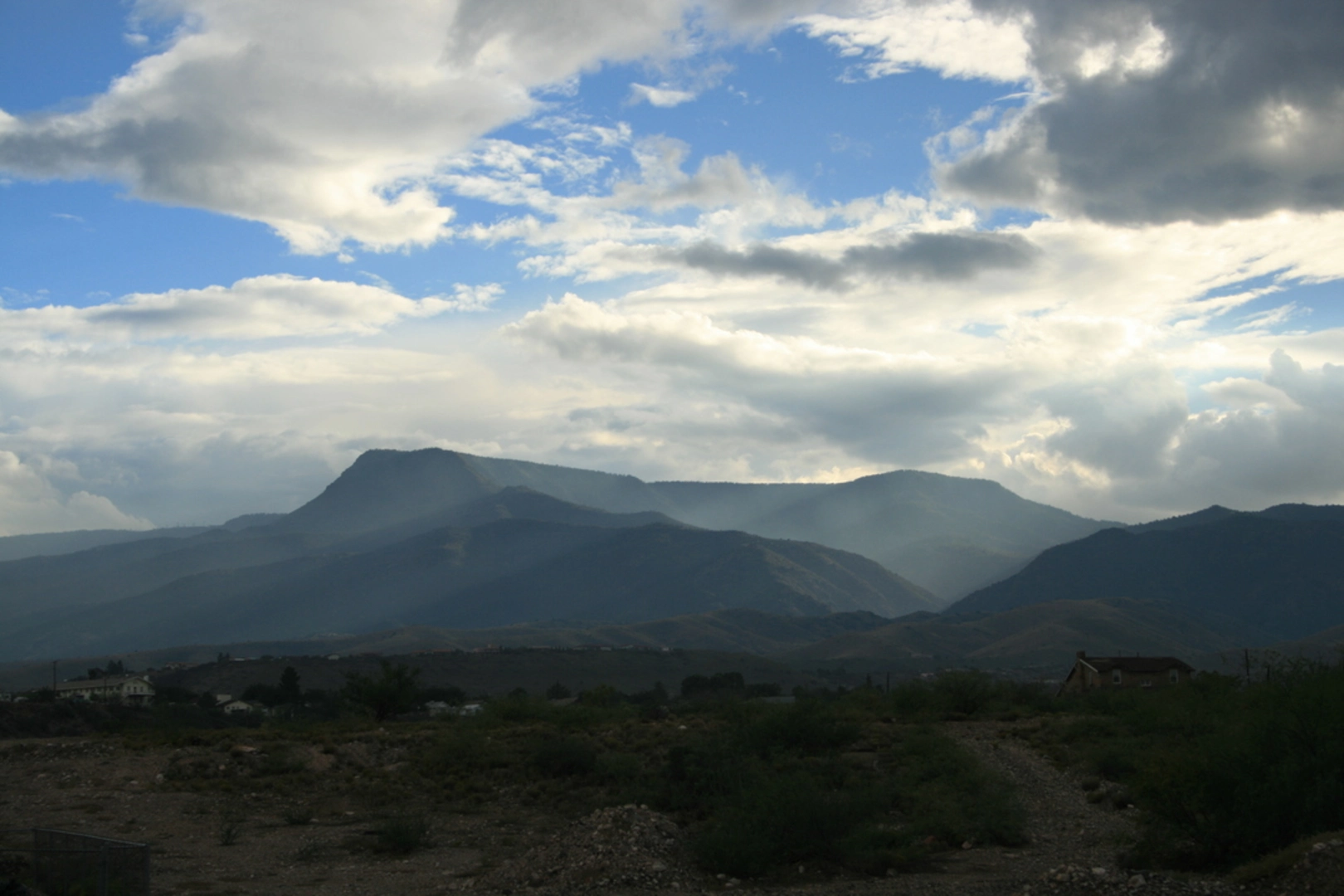 An image depicting the trail West Rim Trail and its surrounding area.