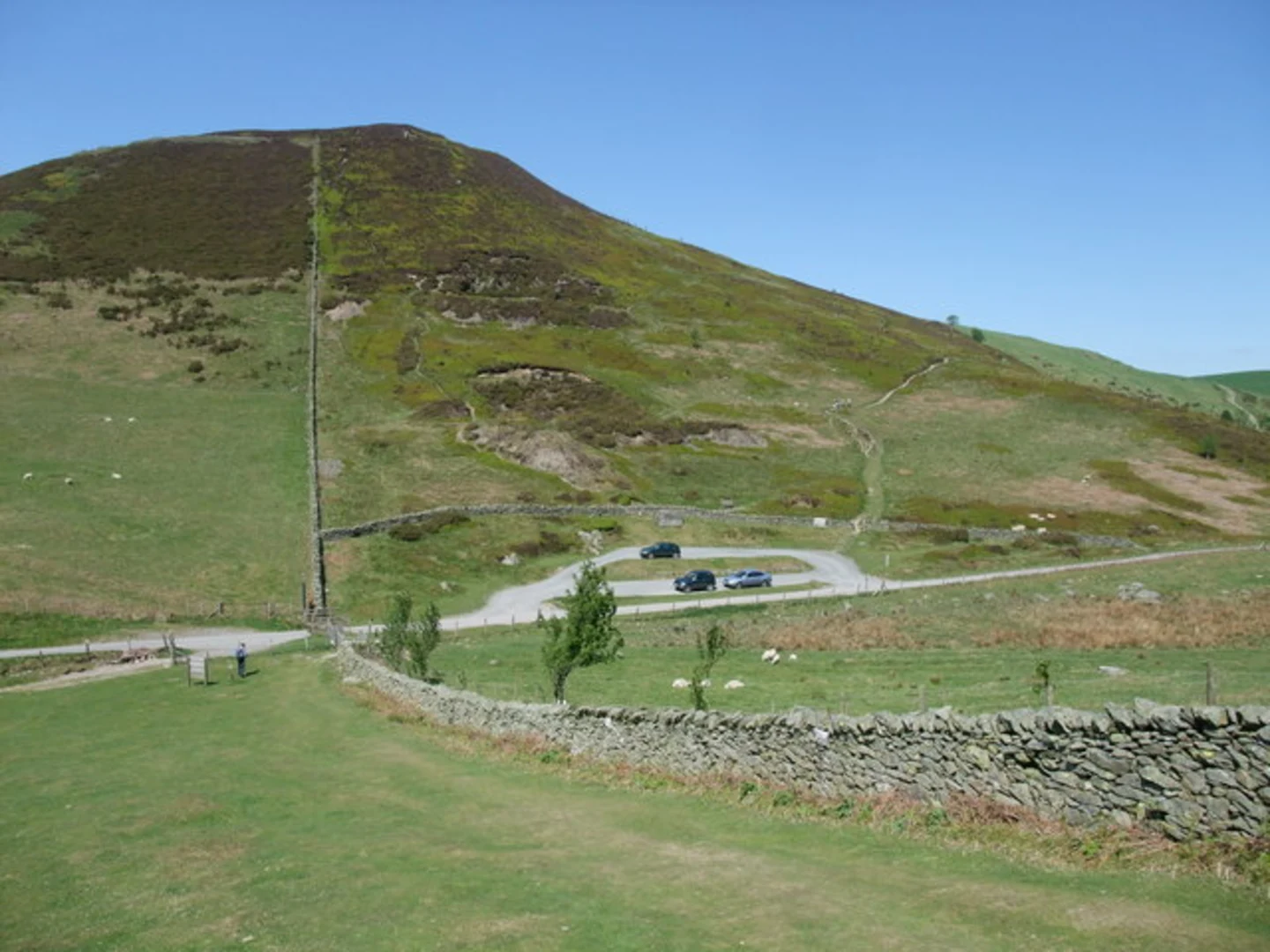 An image depicting the trail Moel Arthur Walk and its surrounding area.