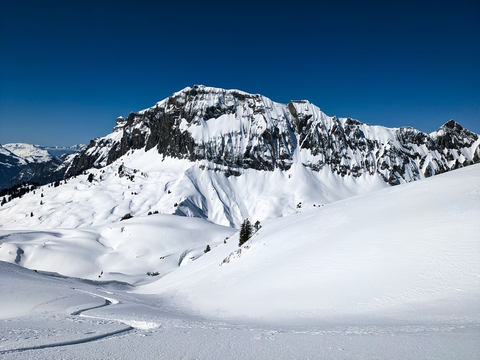 An image depicting the trail Pragelpass Loop Trail and its surrounding area.