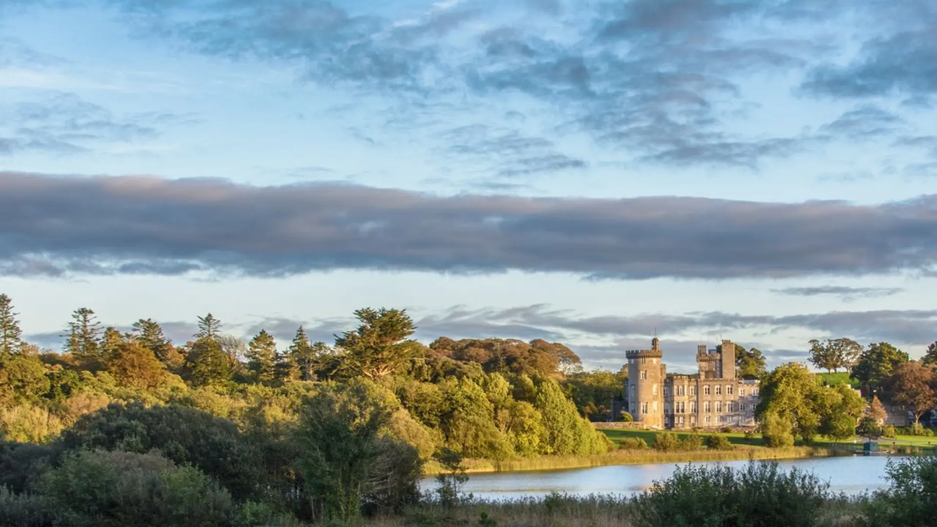 An image depicting the trail Mid-Clare Way and its surrounding area.