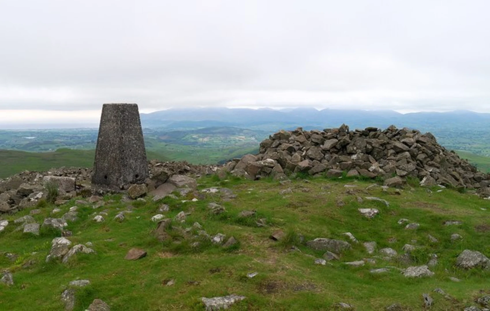 An image depicting the trail Slieve Croob Transmitter Road Walk - the Twelve Cairns Walk and its surrounding area.