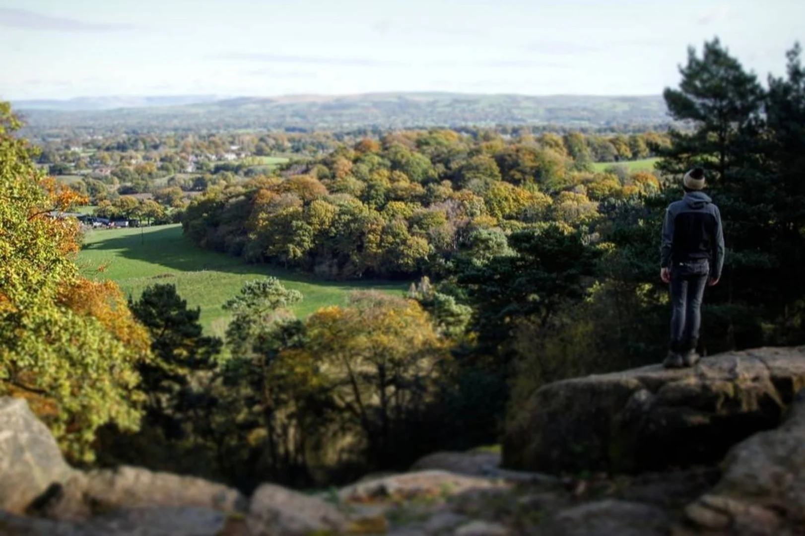 An image depicting the trail National Trust - Alderley Edge and Cheshire Loop and its surrounding area.