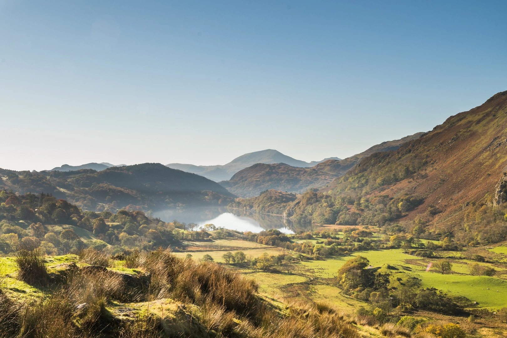 An image depicting the trail Fisherman's Path and Cwm Bychan and its surrounding area.