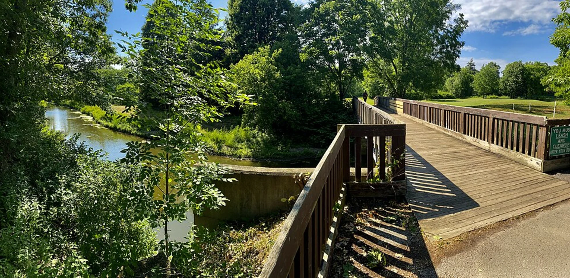 An image depicting the trail Como Lake Park Loop Trail and its surrounding area.