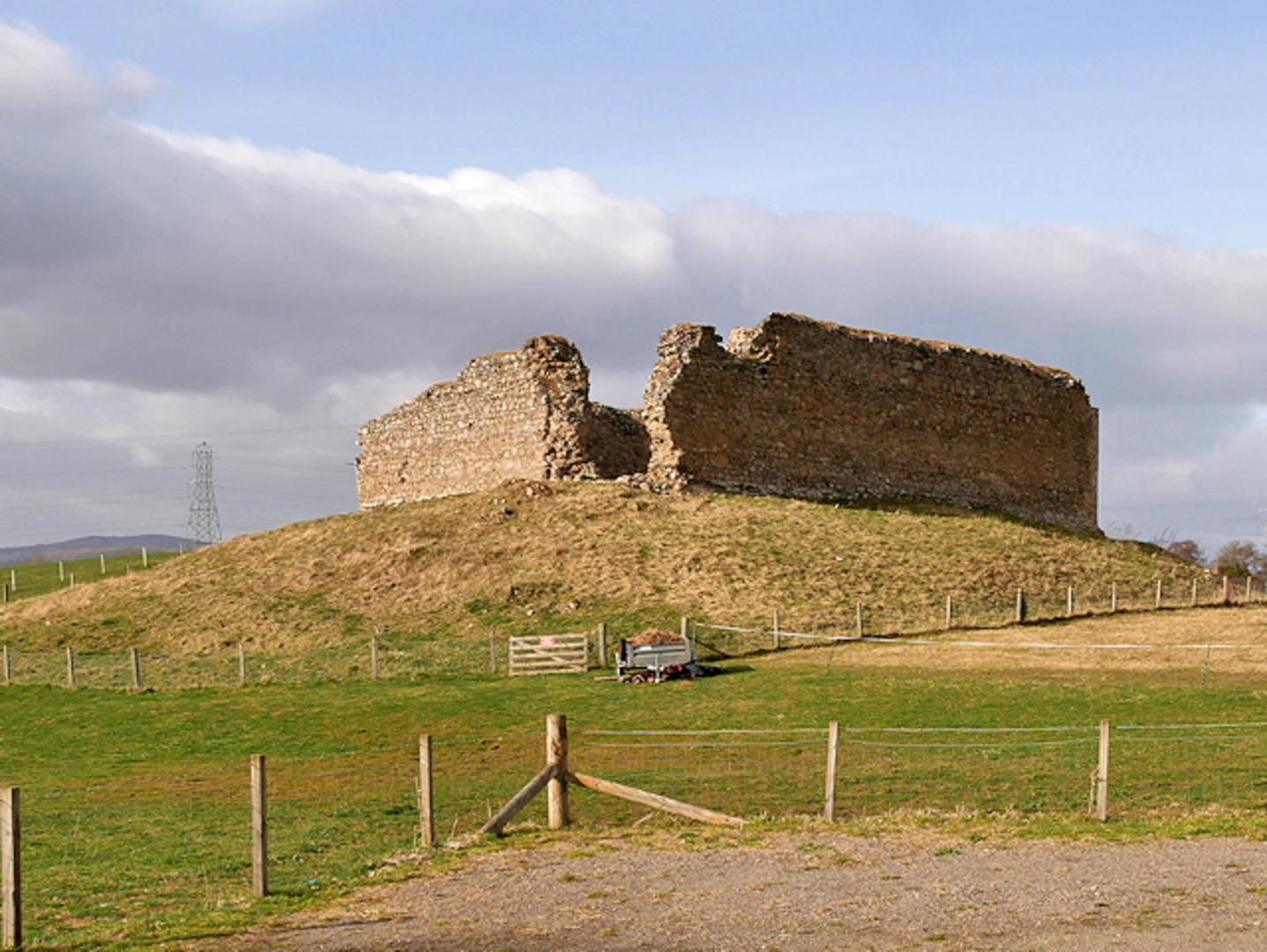 An image depicting the trail Nethy Bridge Path - Castle Roy Loop and its surrounding area.