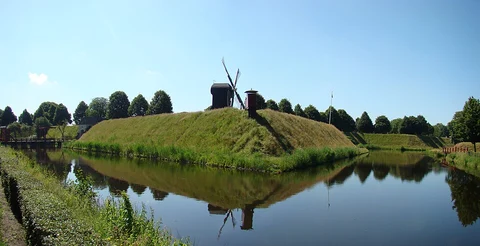 Vesting museum via Lange Bedekte Weg