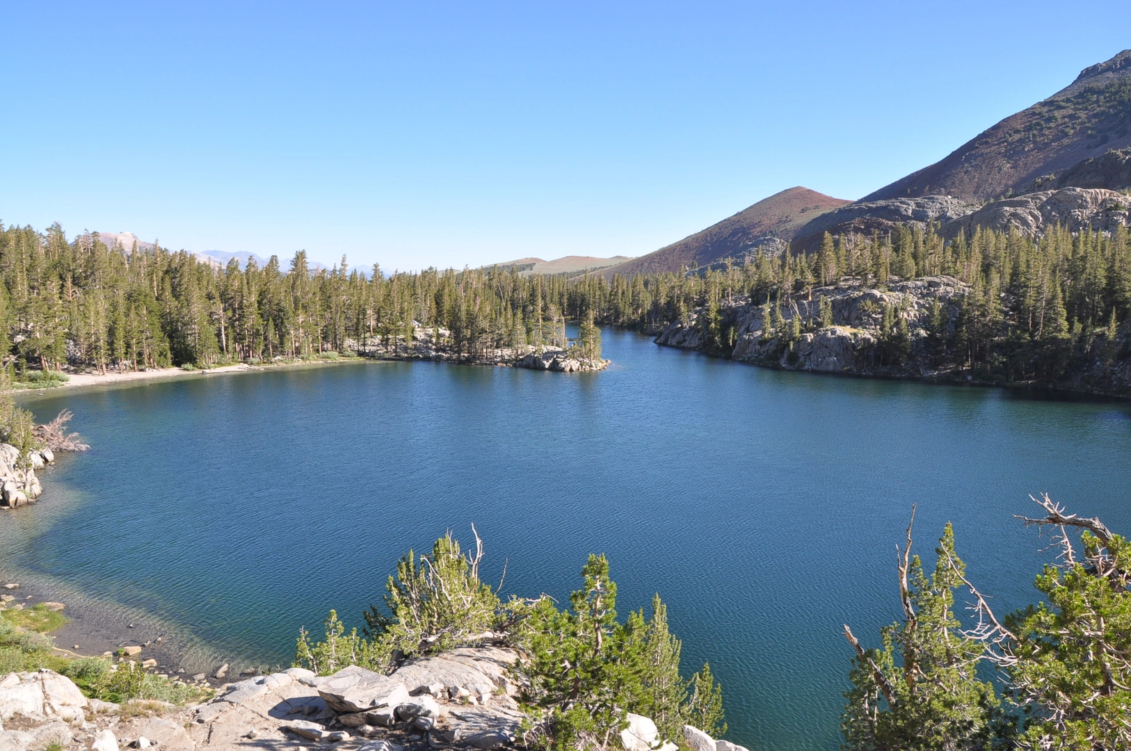 An image depicting the trail Mammoth Crest, Deer Pass and Duck Pass Loop Trail and its surrounding area.