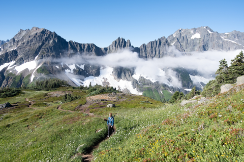 An image depicting the trail Sahale Mountain and Sahale Arm Trail via Cascade Pass Trail and its surrounding area.