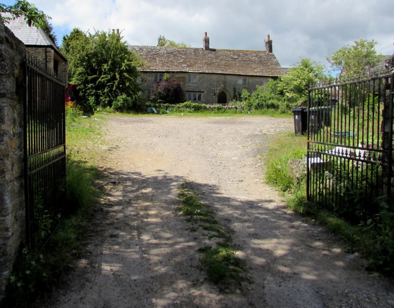 An image depicting the trail Yetminster and Macmillam Way Loop and its surrounding area.