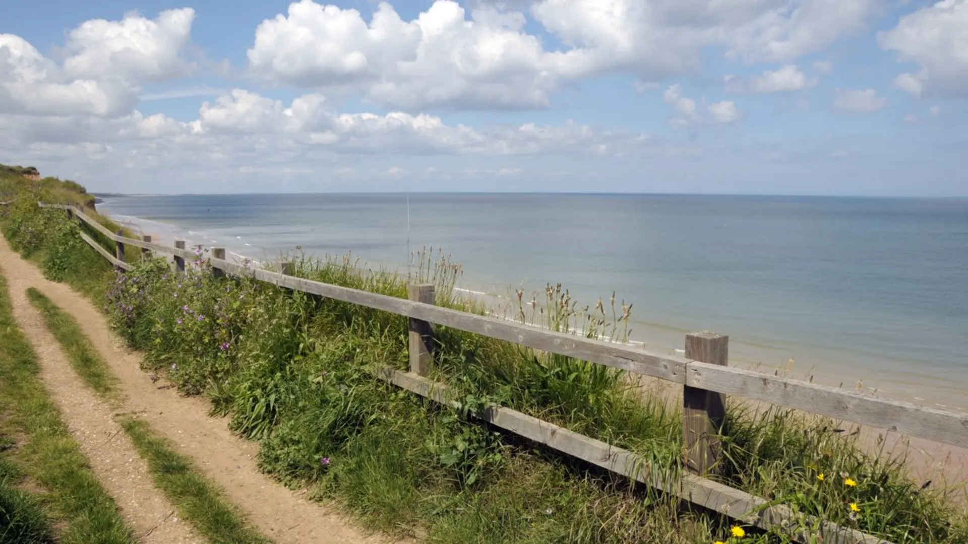 An image depicting the trail England Coast Paths - Southeast N and its surrounding area.