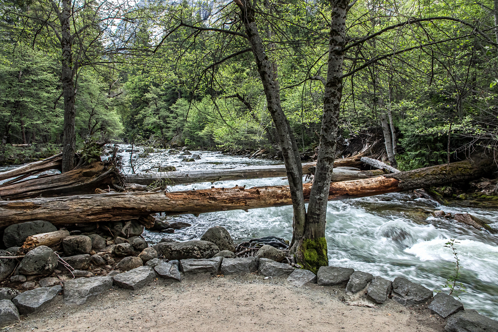 An image depicting the trail Happy Isles to Merced Lake and its surrounding area.