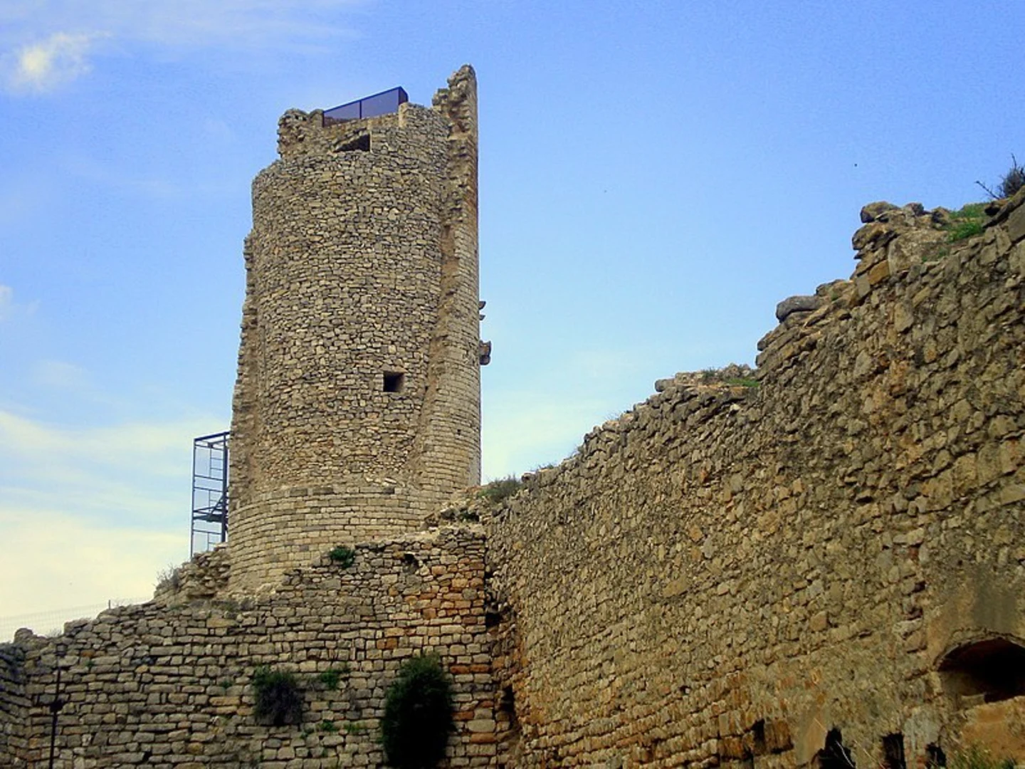 An image depicting the trail Guimerá - Tárrega PR C 25 and its surrounding area.