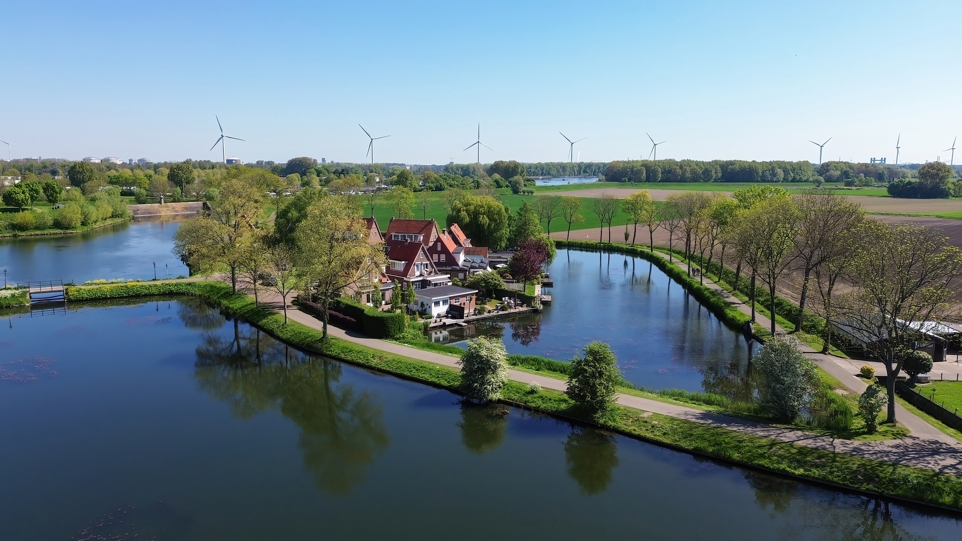 An image depicting the trail Heerewaarden Loop and its surrounding area.