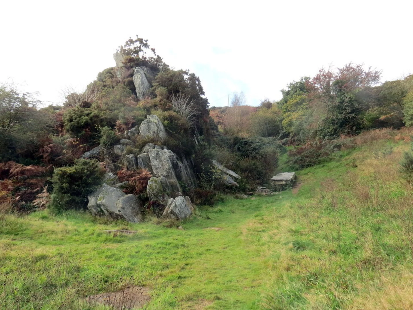 An image depicting the trail Craig Rhosyfelin and its surrounding area.