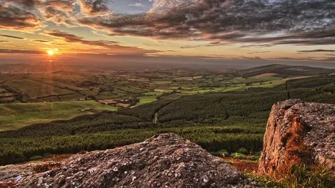 An image depicting the trail Beara Breifne Way and its surrounding area.