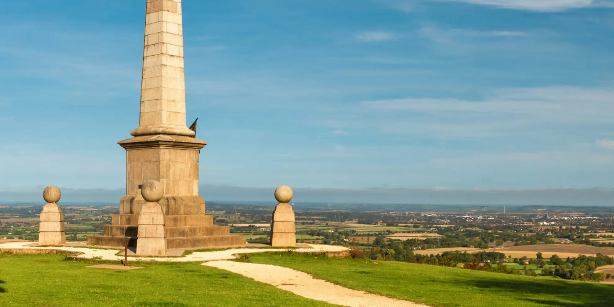 An image depicting the trail Coombe Hill from Wendover and its surrounding area.