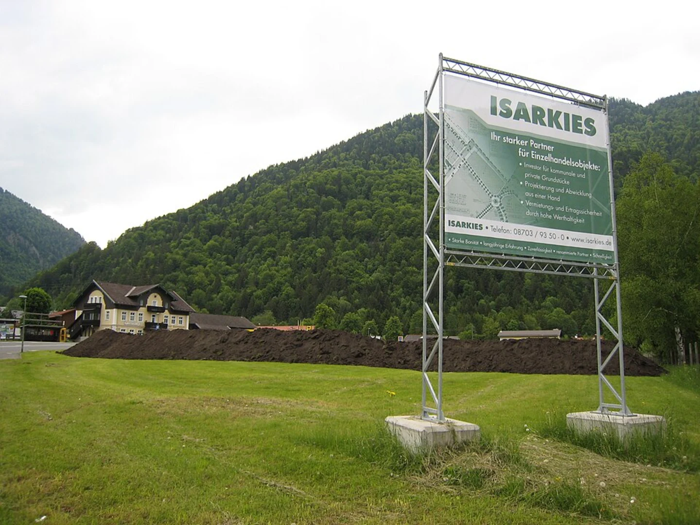 An image depicting the trail Oberau to Farchant Walk and its surrounding area.