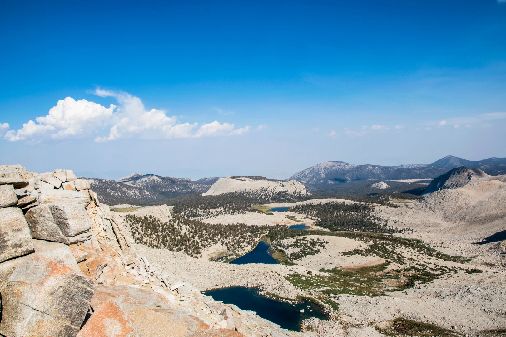 An image depicting the trail Cottonwood Lakes Trail and New Army Pass Trail Loop and its surrounding area.
