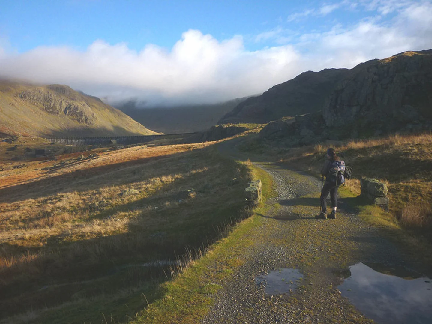 An image depicting the trail Seathwaite Tarn Loop via Birks Bridge and its surrounding area.