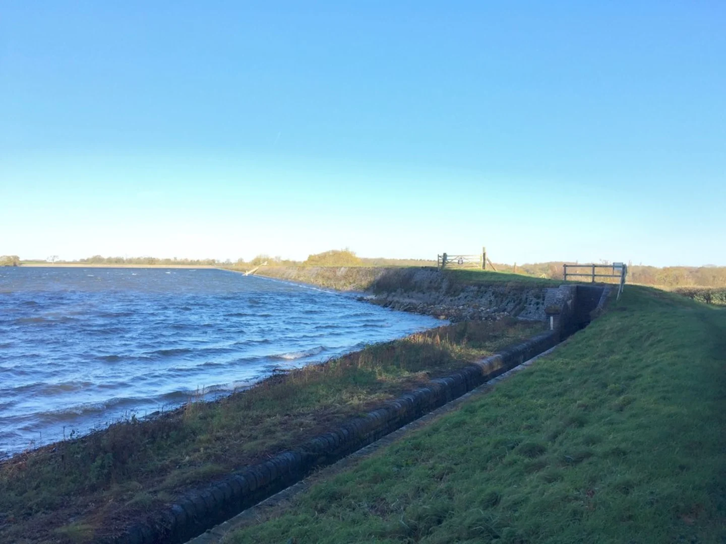 An image depicting the trail Belvide Reservoir Walk and its surrounding area.