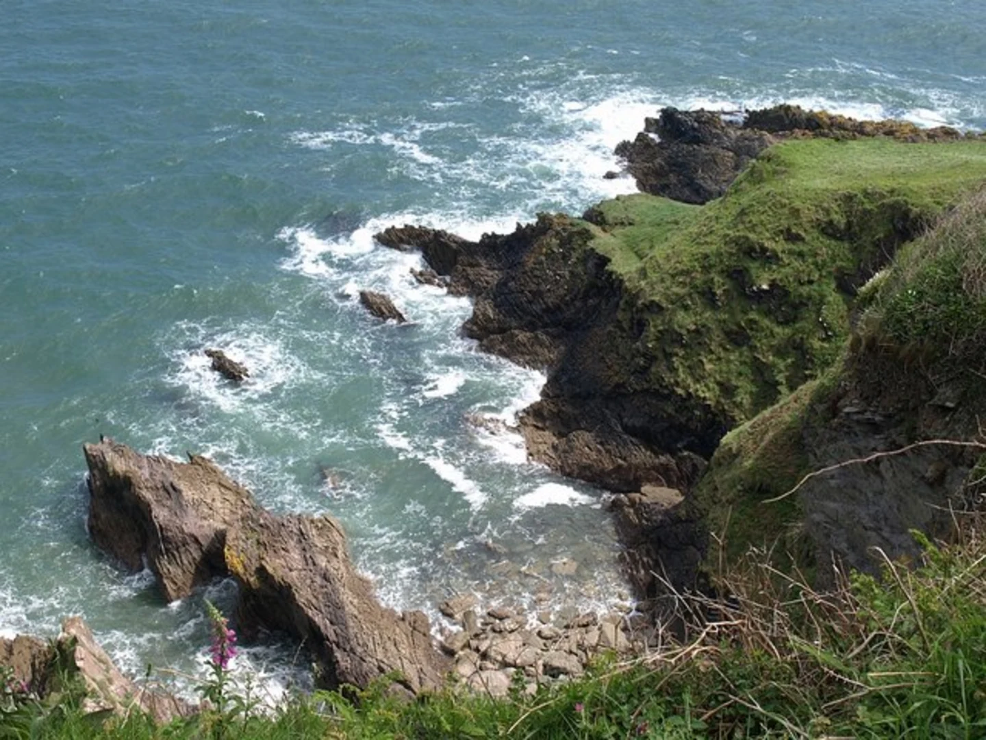 An image depicting the trail Brownstone Circular Walk - Kingswear and its surrounding area.