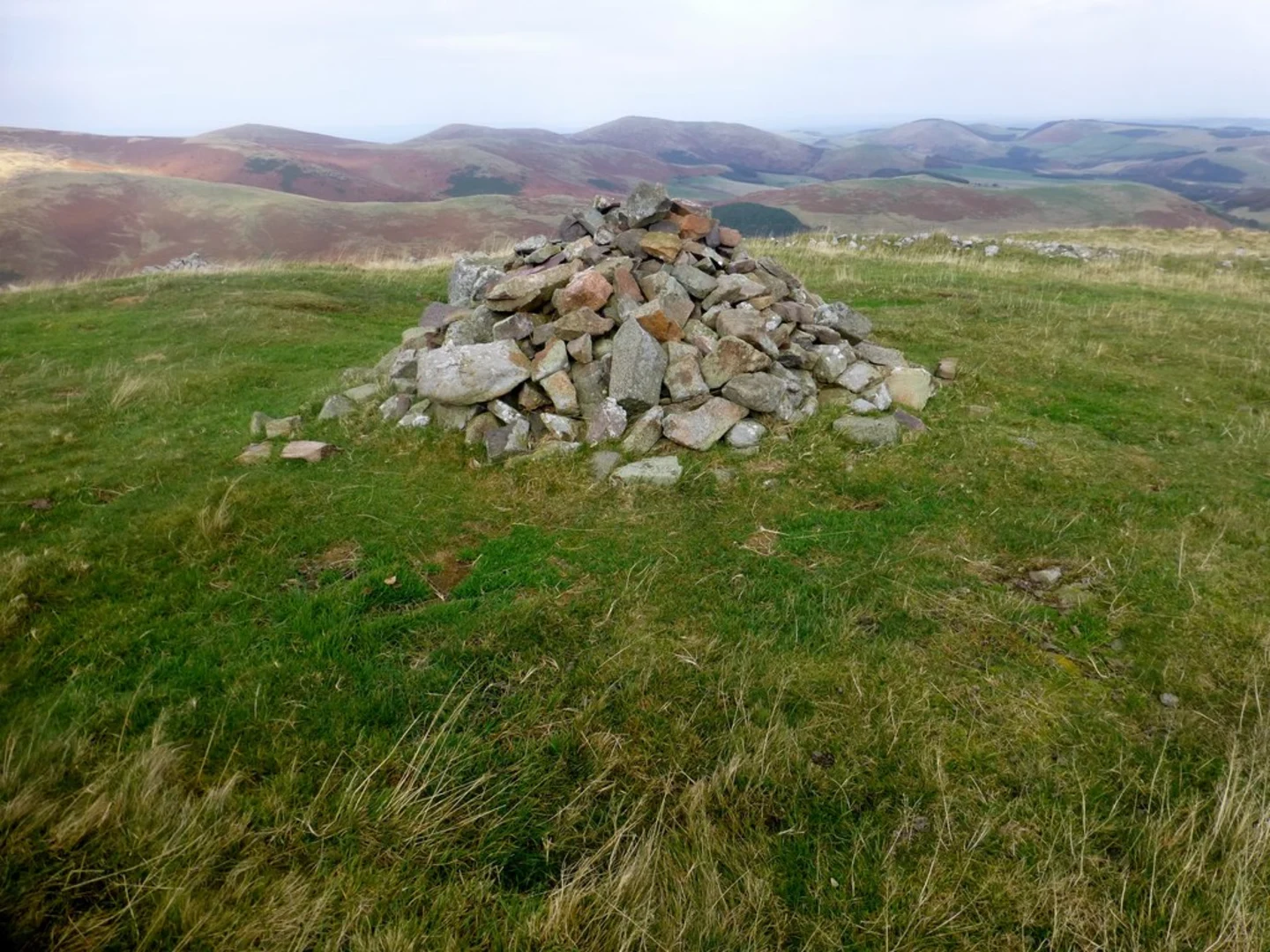An image depicting the trail Hethpool to the Curr Walk and its surrounding area.