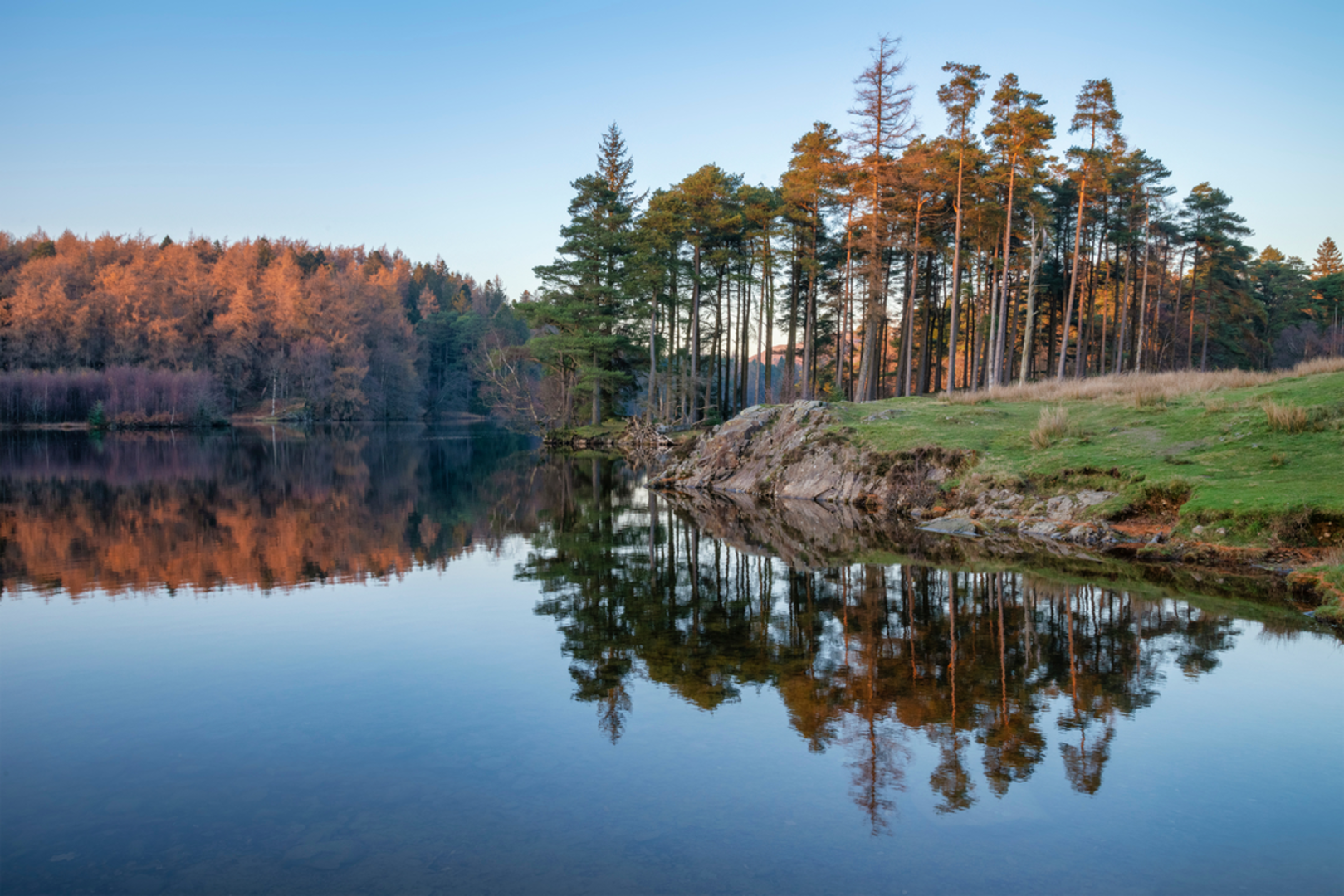 An image depicting the trail Black Fell and its surrounding area.