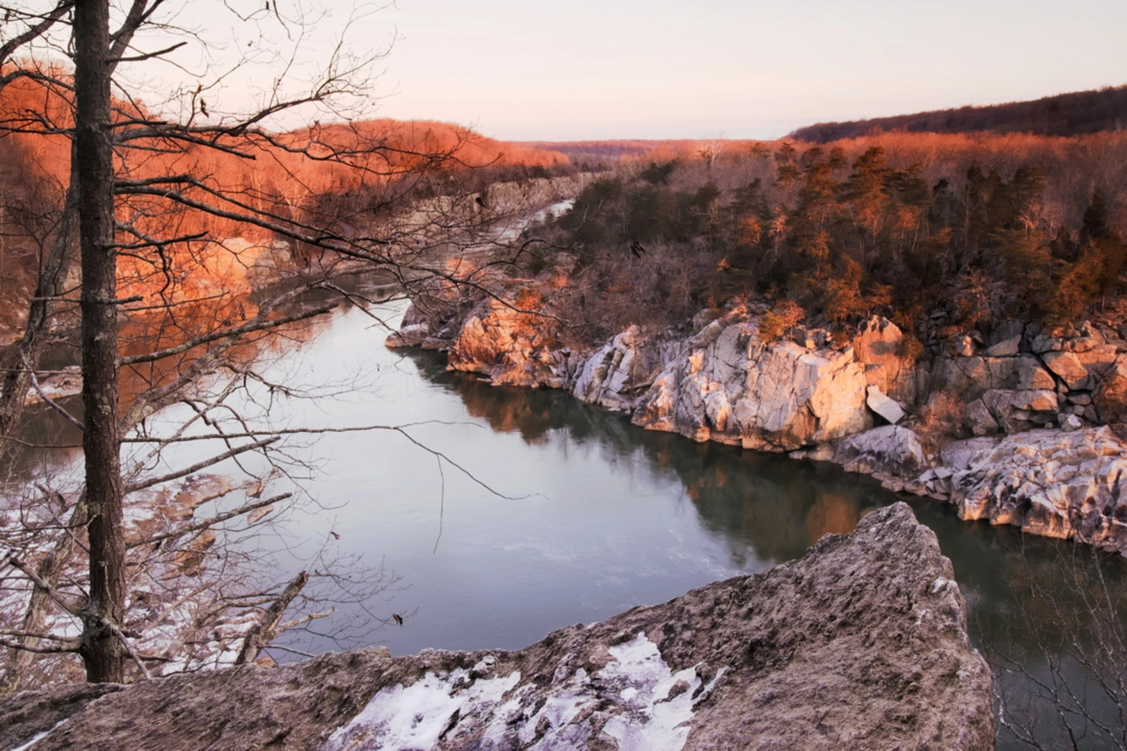 An image depicting the trail River Trail and its surrounding area.