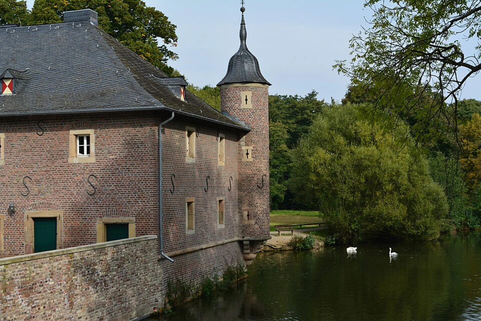 An image depicting the trail Burgauer Wald Loop and its surrounding area.