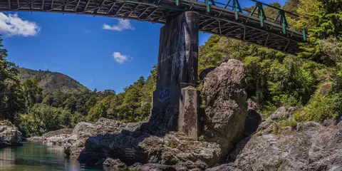 An image depicting the trail Elvy Waterfalls Track and its surrounding area.