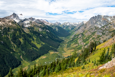 An image depicting the trail Basalt Ridge Trail and its surrounding area.