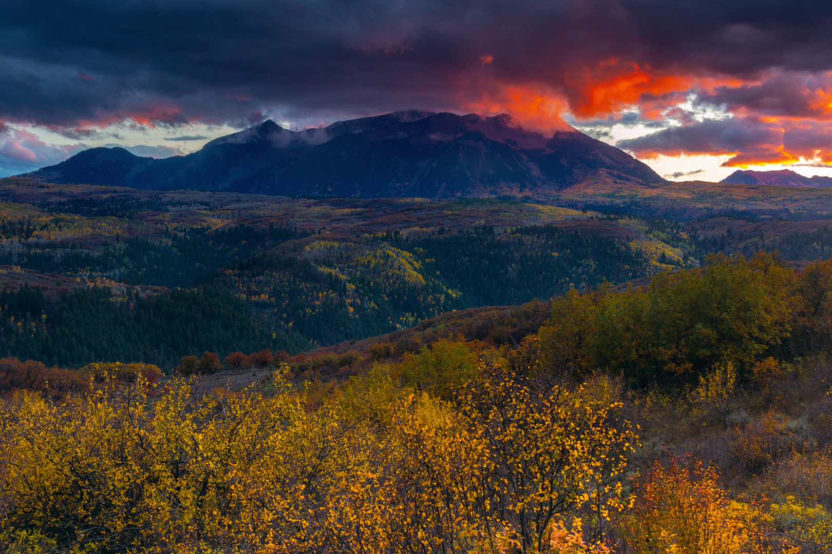 An image depicting the trail Robinson Creek via Little Robinson Trail and its surrounding area.