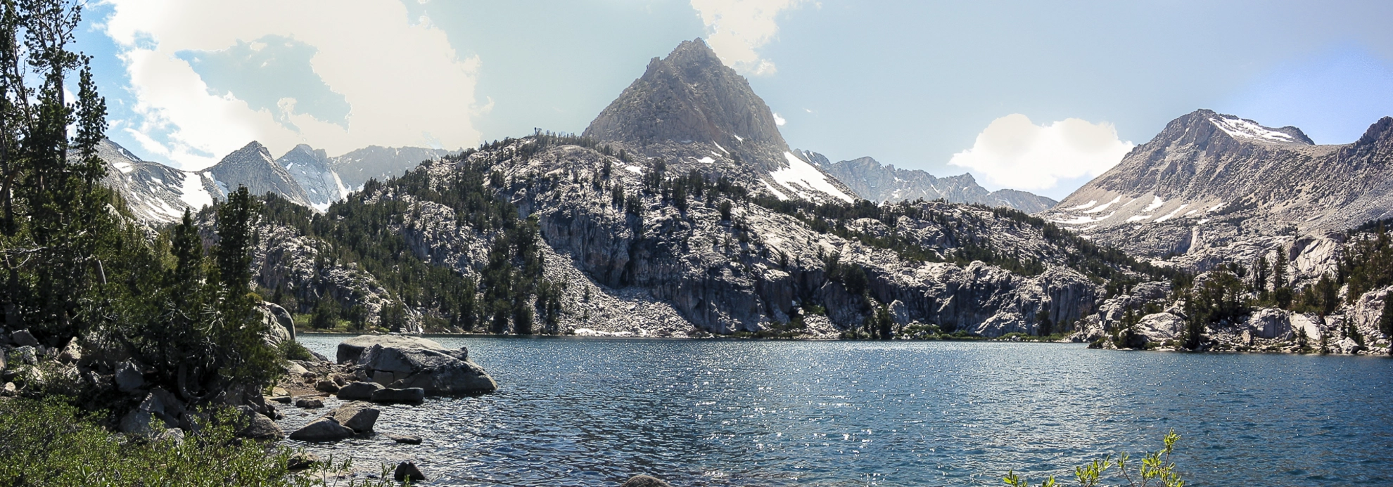 An image depicting the trail Upper and Lower Lamarck Lake and its surrounding area.