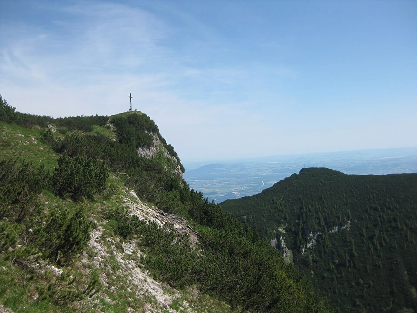An image depicting the trail Taubensee to Bayerisch Gmain Walk via Karkopf and Dreisesselberg and its surrounding area.
