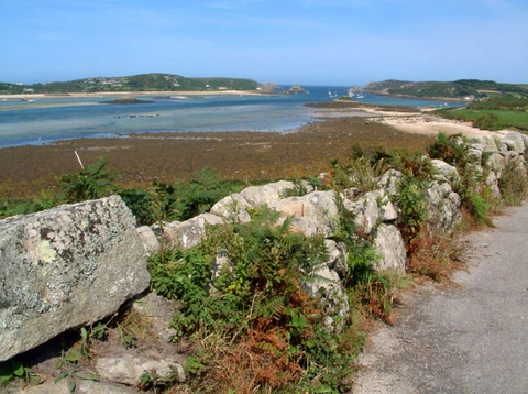 Gun Hole, Gun Hill, King Charles's Castle and Raven Porth Loop