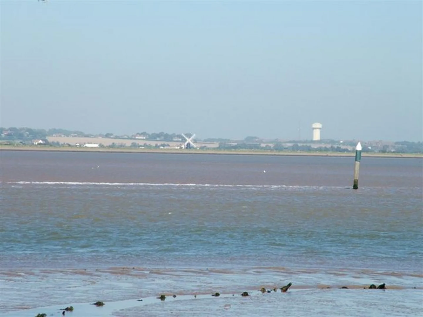 An image depicting the trail Breydon Water and Berney Marshes Loop and its surrounding area.