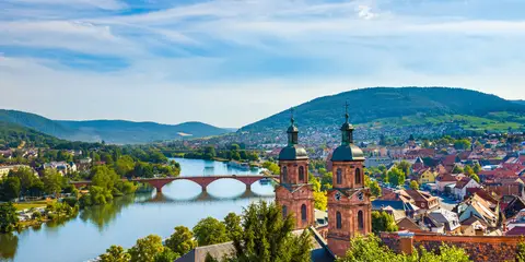 An image depicting the trail Fränkischer Rotwein Wanderweg and its surrounding area.