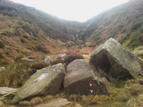 An image depicting the trail Bronte Waterfall and its surrounding area.