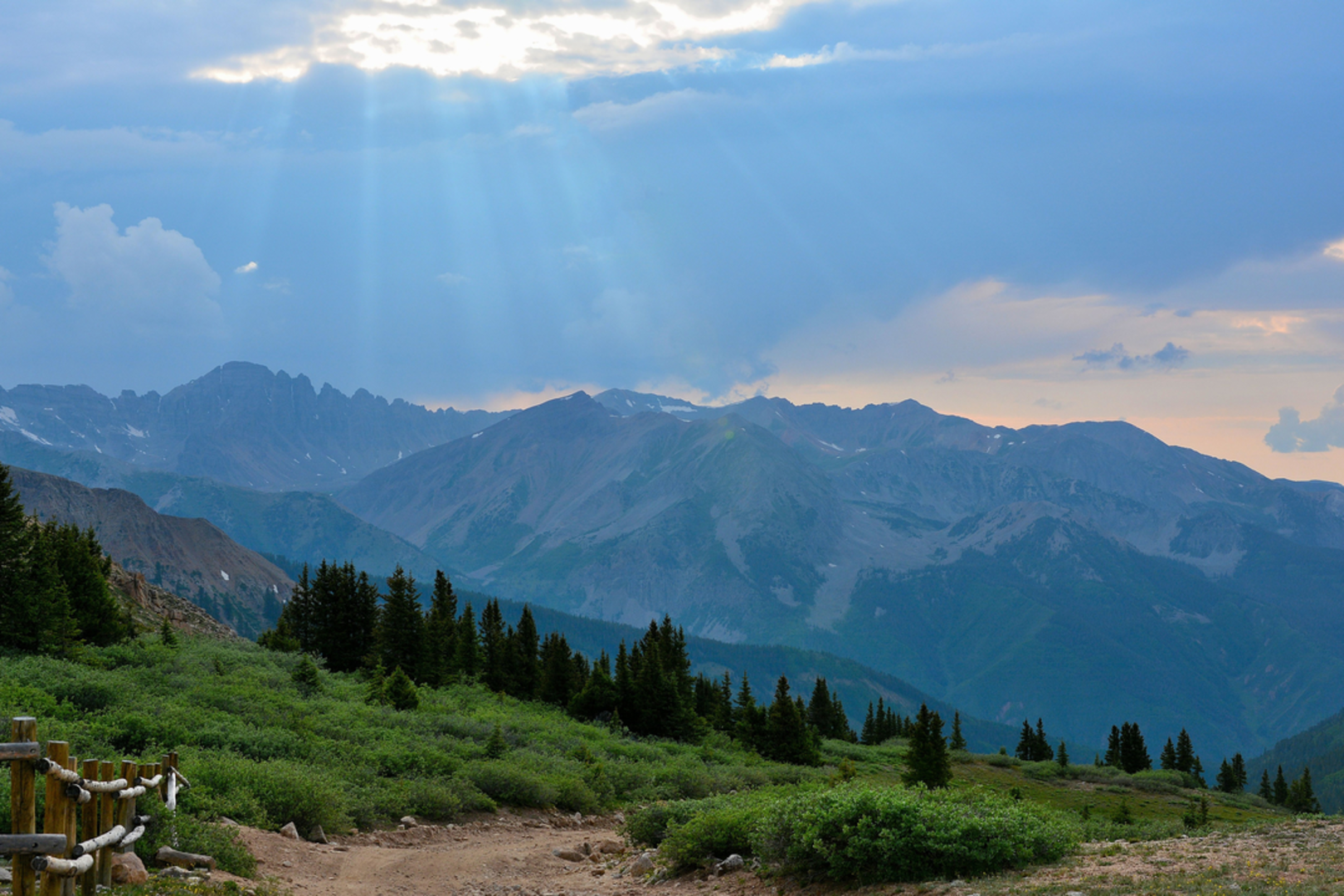 An image depicting the trail Pearl Pass Trail and its surrounding area.