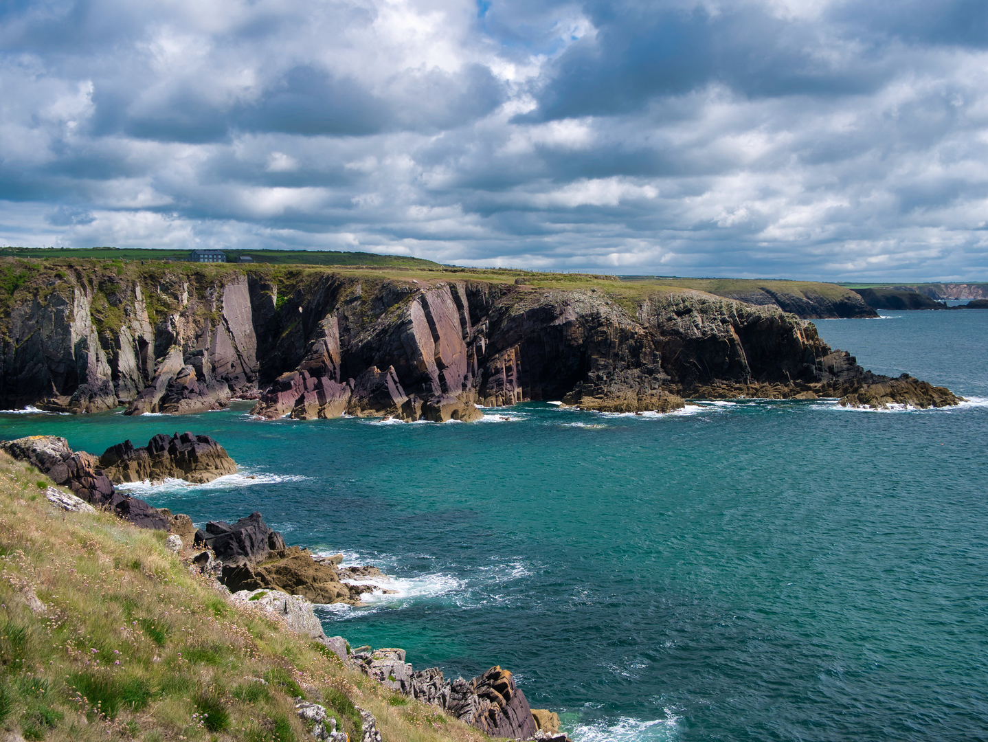 An image depicting the trail St Non's to Caerbwdi and its surrounding area.