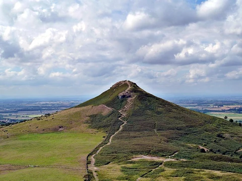 An image depicting the trail Thomas's Wood and Roseberry Topping from Nunthorpe to Great Ayton and its surrounding area.