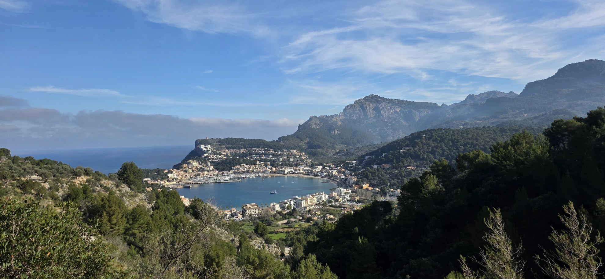 An image depicting the trail Circular walk over La Muleta to the lighthouse from Hotel Pure Salt in Port de Soller and its surrounding area.