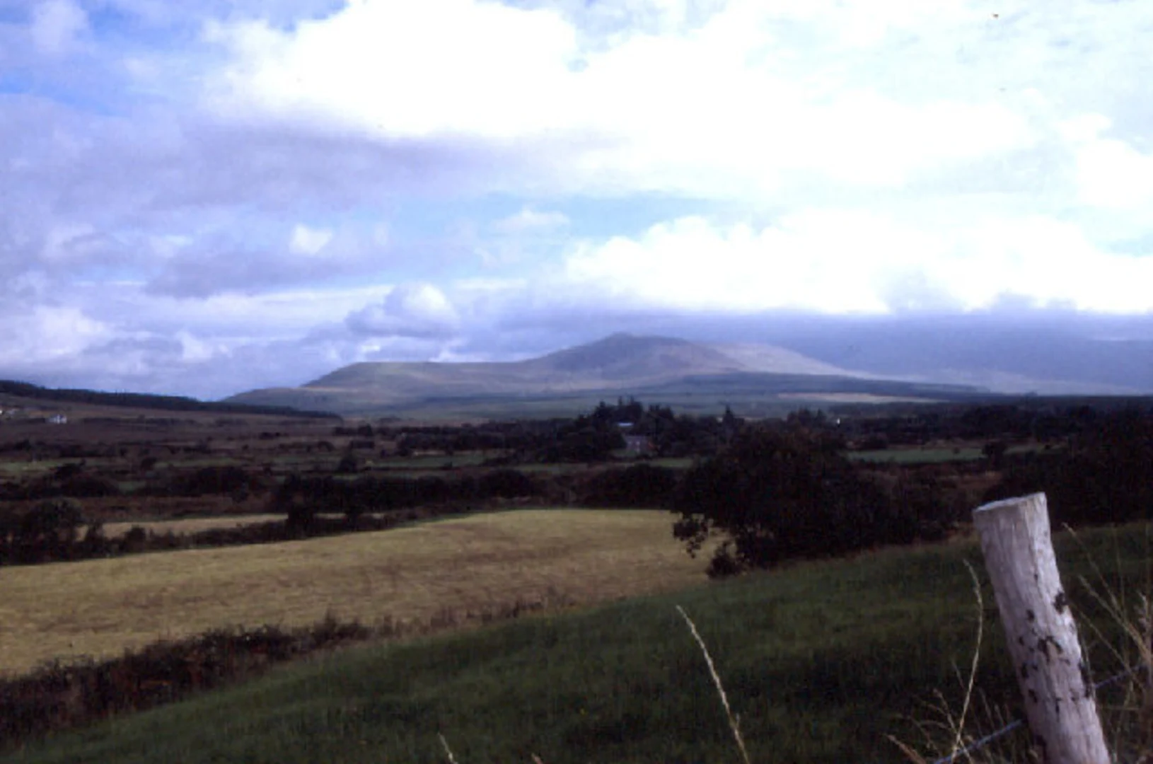 An image depicting the trail Caunoge Mountain and its surrounding area.