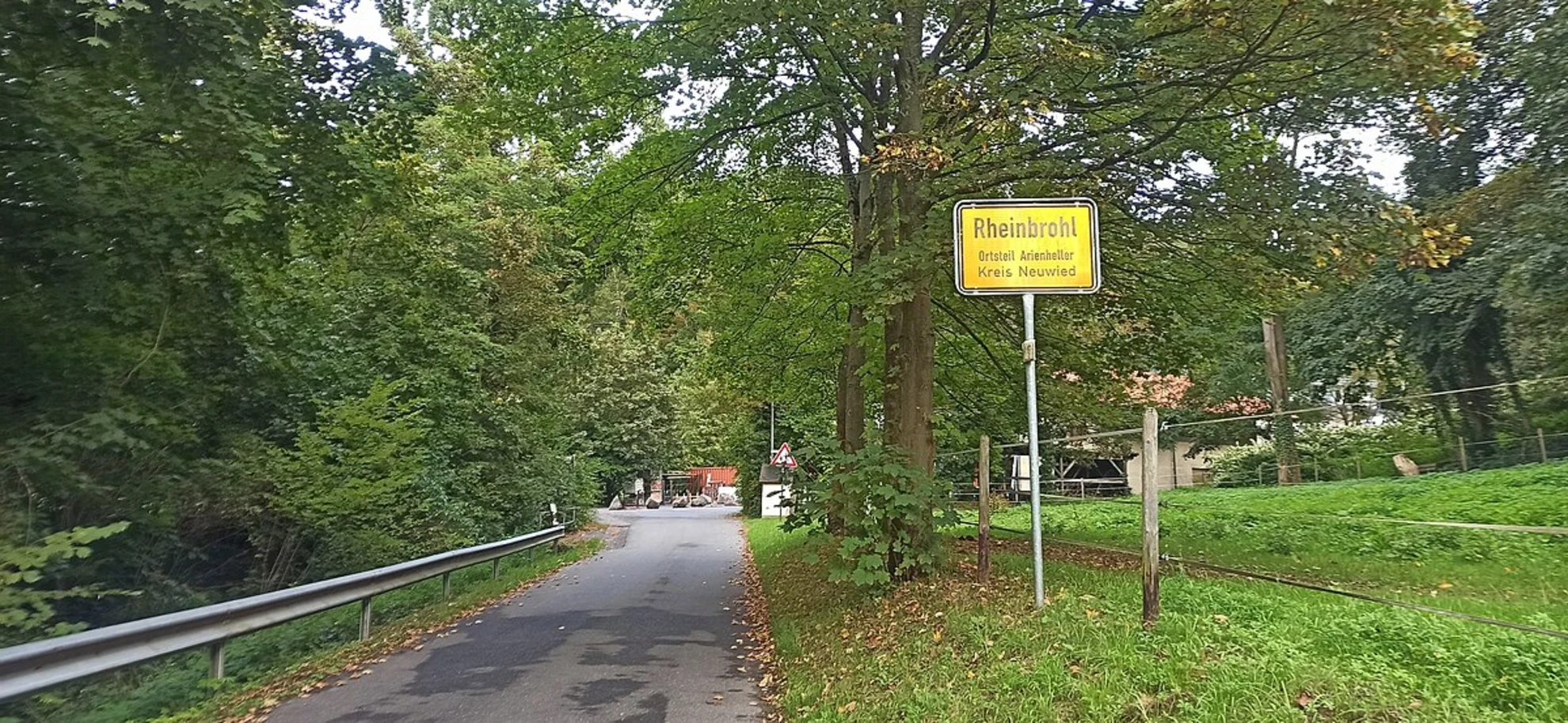 An image depicting the trail Romerturme, Christinenhohe and Lampenthaler Hof Loop - Arienheller and its surrounding area.