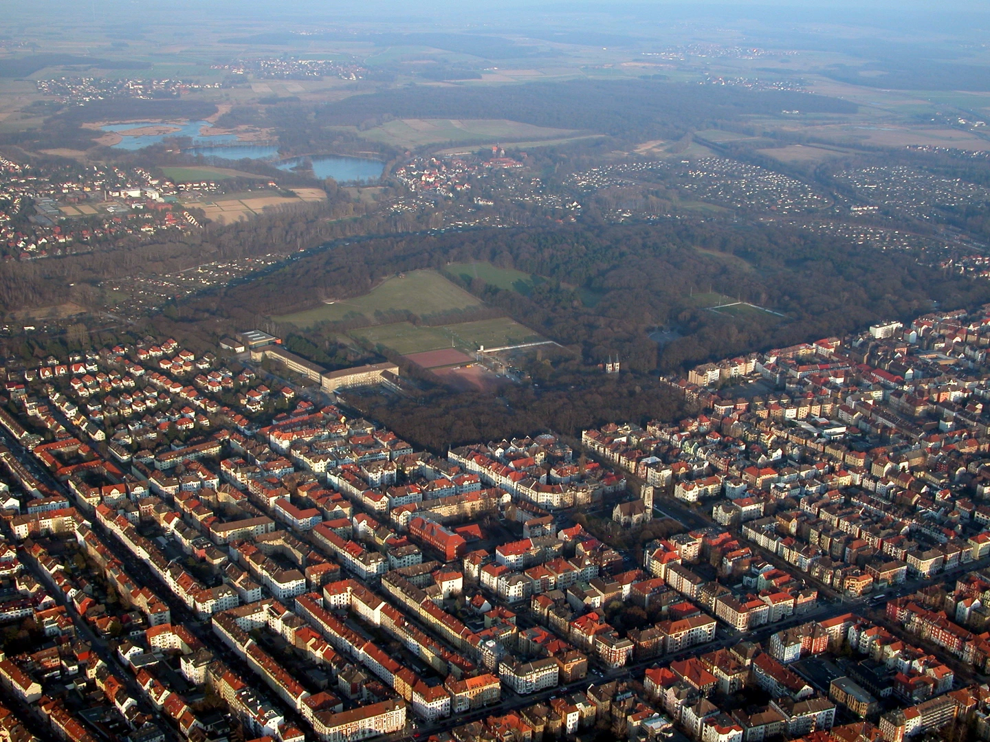 An image depicting the trail Prinz-Albrecht-Park, Kreuzteich and Mittelteich Loop and its surrounding area.