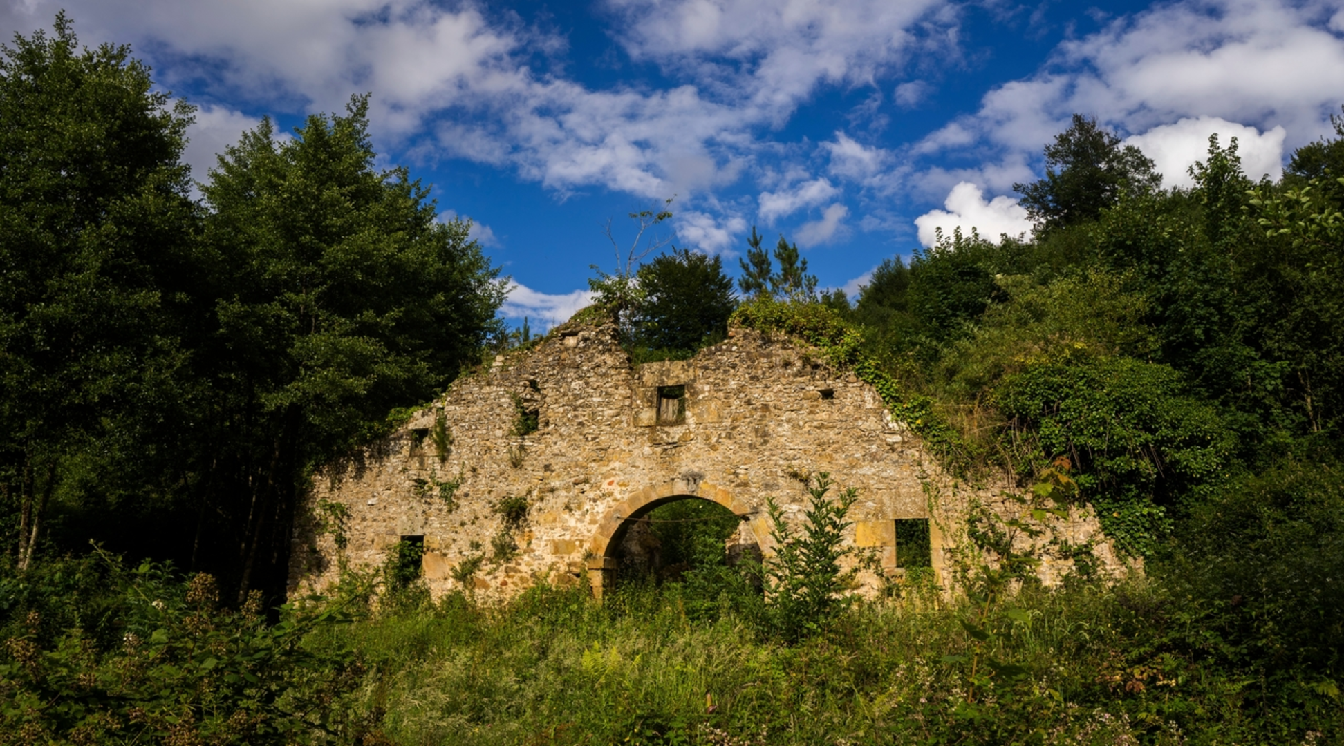 An image depicting the trail Intxorta - Asentzio PR GI 95 and its surrounding area.