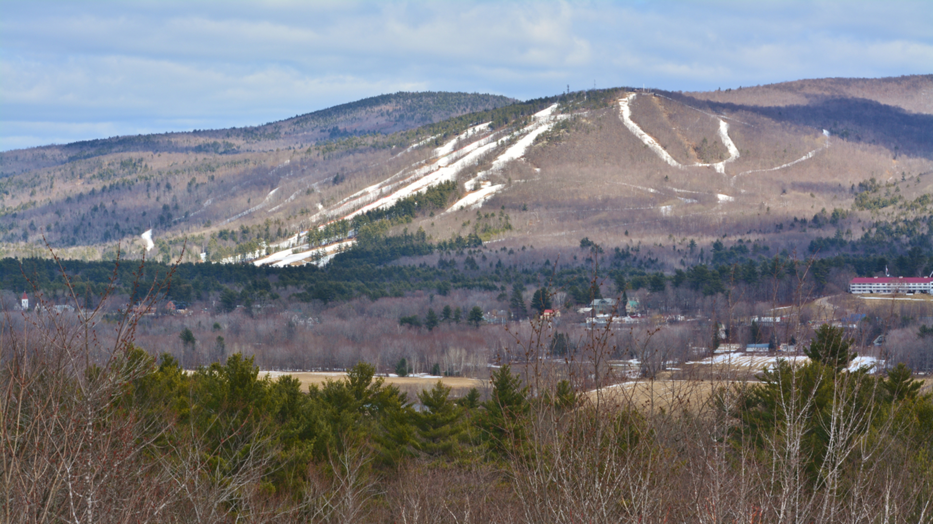 An image depicting the trail Cranmore Mountain and Black Cap Trail and its surrounding area.